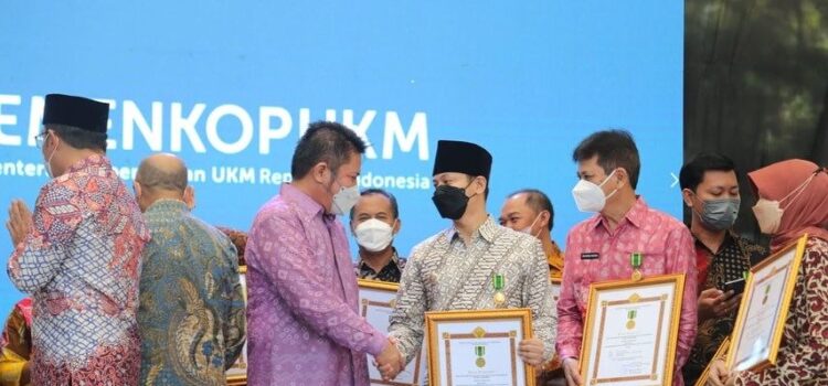 Gubernur Sumsel, H Herman Deru pada Peringatan Hari UMKM Nasional 2022 di Bandung, Jawa Barat