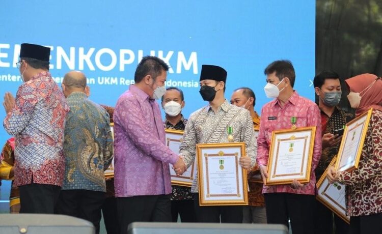 Gubernur Sumsel, H Herman Deru pada Peringatan Hari UMKM Nasional 2022 di Bandung, Jawa Barat