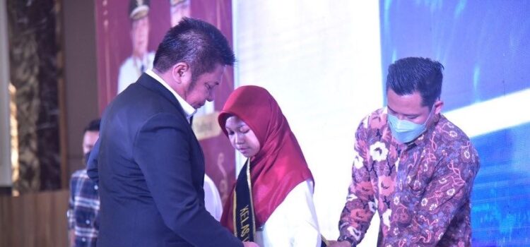 engukuhan Peserta Didik Baru dan Peluncuran Program Kelas Tahfidz SMA Negeri 6 Palembang