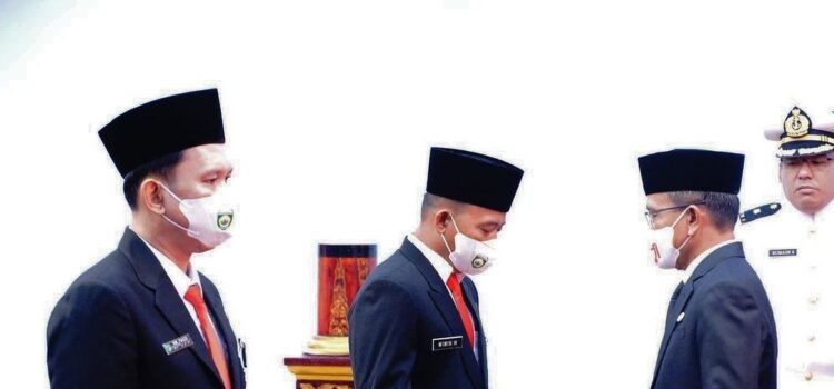 438 ASN di lingkungan Pemprov Sumsel menerima Penyematan tanda kehormatan Satyalencana Karya Satya