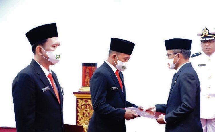 438 ASN di lingkungan Pemprov Sumsel menerima Penyematan tanda kehormatan Satyalencana Karya Satya