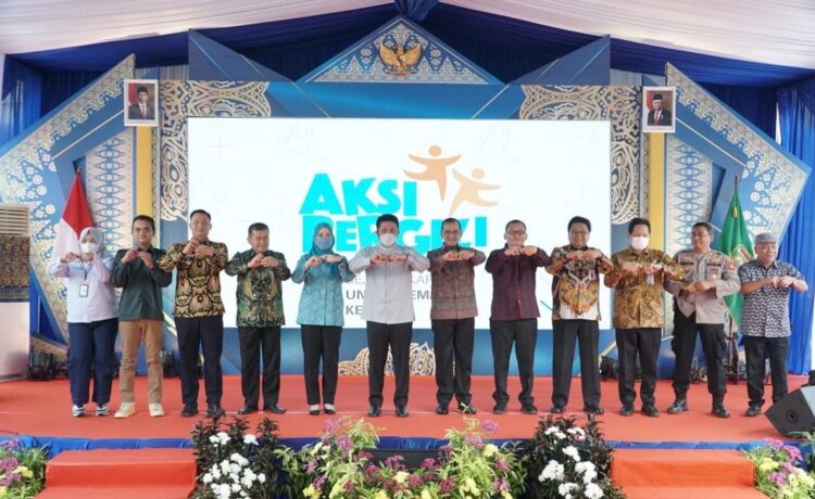 Gubernur Sumsel H. Herman Deru didampingi Ketua TP PKK Provinsi Sumsel Hj Feby Deru membuka Kampanye Aksi Bergizi se-Sumsel di SMAN 1 Palembang