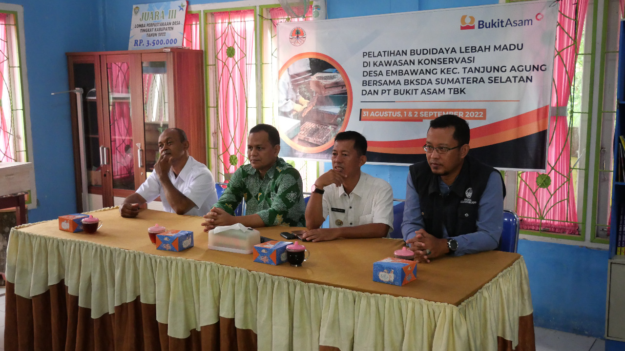 Pelatihan Budidaya Lebah Madu di Kawasan Konservasi Desa Embawang