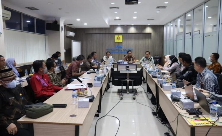 Rapat Pembahasan Percepatan Pembangunan Listrik Desa Provinsi Sumatera Selatan, Jumat (16/9)