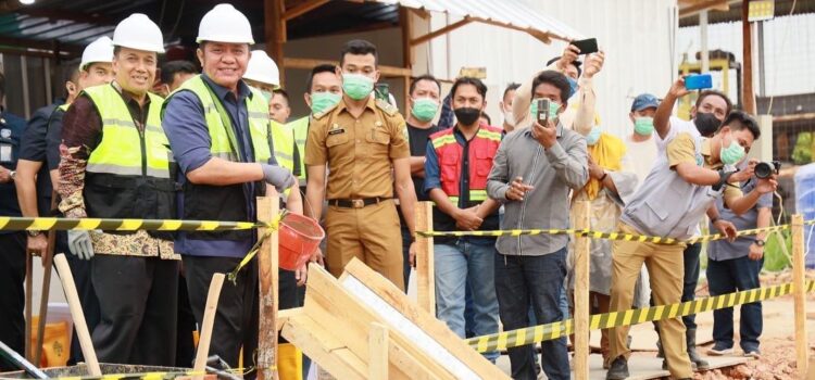 Gubernur Sumsel H Herman Deru meninjau progres pembangunan gedung kuliah Fakultas Kedokteran Universitas Sriwijaya