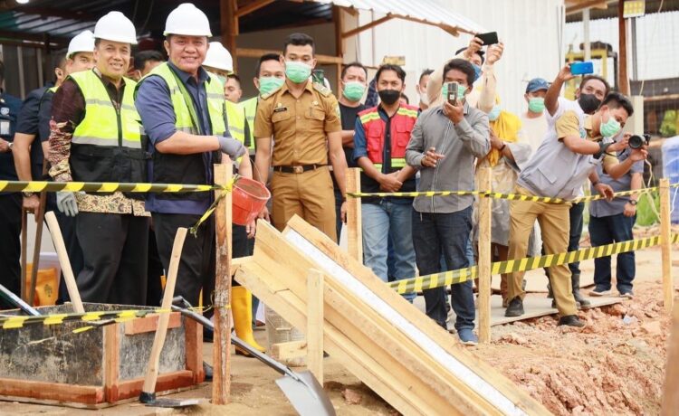 Gubernur Sumsel H Herman Deru meninjau progres pembangunan gedung kuliah Fakultas Kedokteran Universitas Sriwijaya