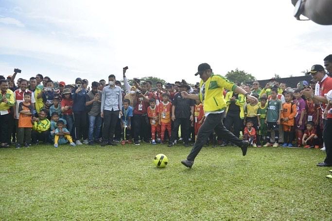 Gubernur Sumsel Herman Deru Buka Resmi Festival Sepak Bola Usia Dini Forsgi