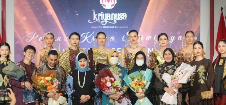 Ketua Dewan Kerajinan Nasional Daerah (Dekranasda) Sumsel Hj Febrita Lustia HD saat menghadiri Kriya Nusa 2022