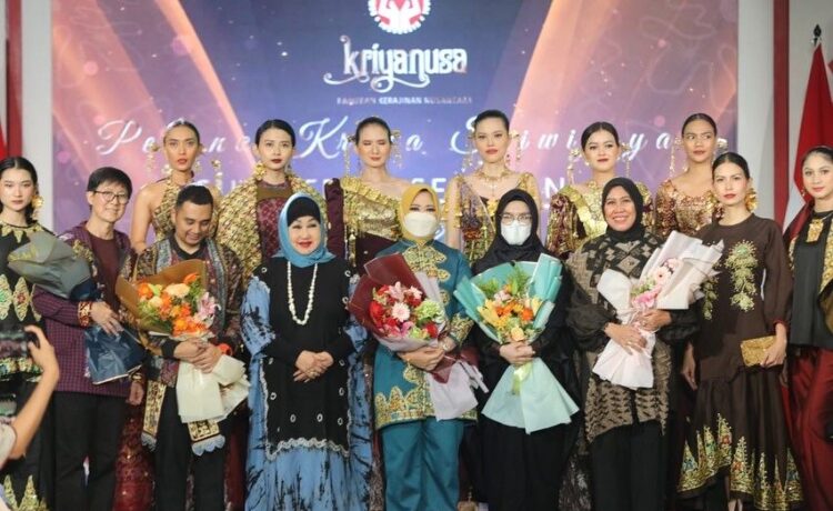 Ketua Dewan Kerajinan Nasional Daerah (Dekranasda) Sumsel Hj Febrita Lustia HD saat menghadiri Kriya Nusa 2022