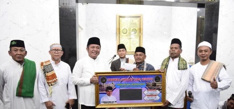 Gubernur Sumsel H Herman Deru saat Safari Jumat di Masjid Al-Falah, Jumat (23/9)