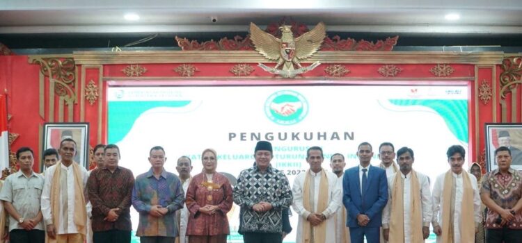 Gubernur Sumsel berfoto bersama Pengurus Ikatan Keluarga Keturunan India Indonesia (IKKII) Periode 2022-2025