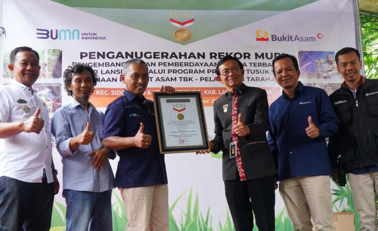 PT Bukit Asam Tbk (PTBA) bekerja sama dengan Paguyuban Krajan berhasil mendapatkan anugerah dari Museum Rekor Dunia Indonesia (MURI)