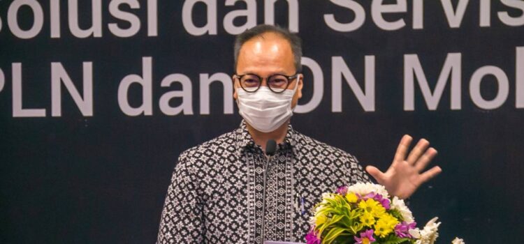 Menteri Perindustrian Agus Gumiwang Kartasasmita
