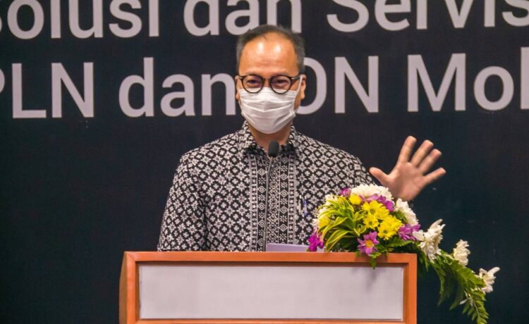 Menteri Perindustrian Agus Gumiwang Kartasasmita