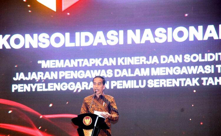 Presiden Joko Widodo memberikan arahan saat menghadiri Konsolidasi Nasional Bawaslu 2022 di Hotel Bidakara Jakarta, Sabtu (17/12/2022). (Foto: Biro Pers Setpres)