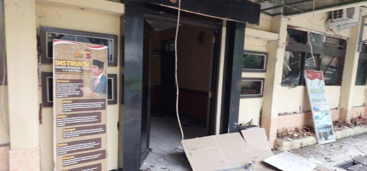 Kerusakan ditimbulkan aksi bom bunuh diri di Polsek Astana Anyar/ Dokumentasi/ Istimewa