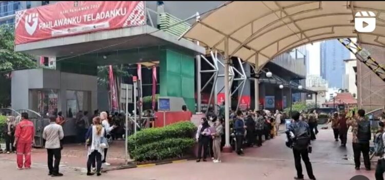 Situasi kantor Kemenkumham, Kuningan, Jakarta Selatan, saat terjadi kebakaran, Kamis (8/12/2022). (Foto: Tangkap Layar Instagram NTMC POLRI)