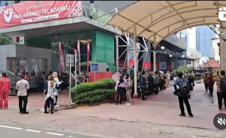 Situasi kantor Kemenkumham, Kuningan, Jakarta Selatan, saat terjadi kebakaran, Kamis (8/12/2022). (Foto: Tangkap Layar Instagram NTMC POLRI)