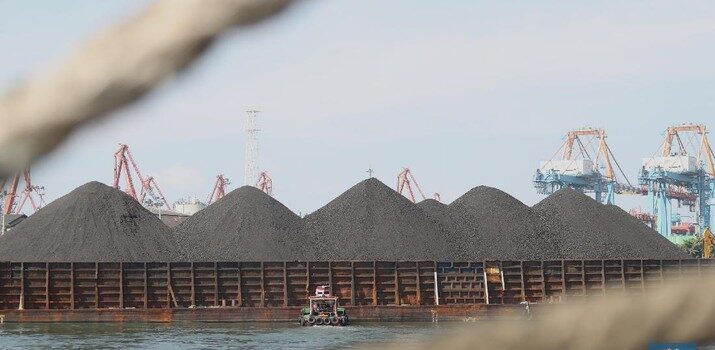 Kapal tongkang Batu Bara