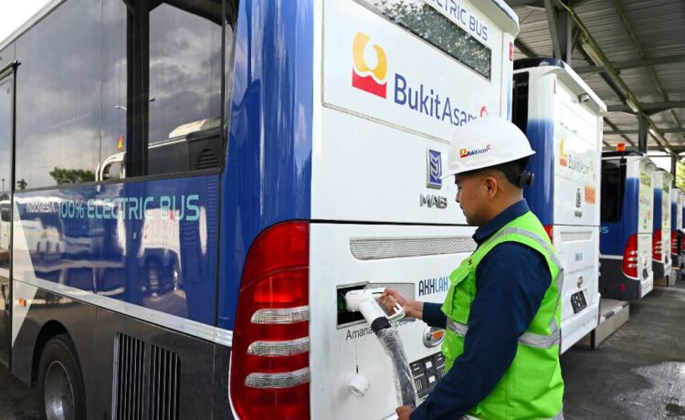 PTBA mulai mengoperasikan 10 Unit bus listrik untuk kendaraan tambang