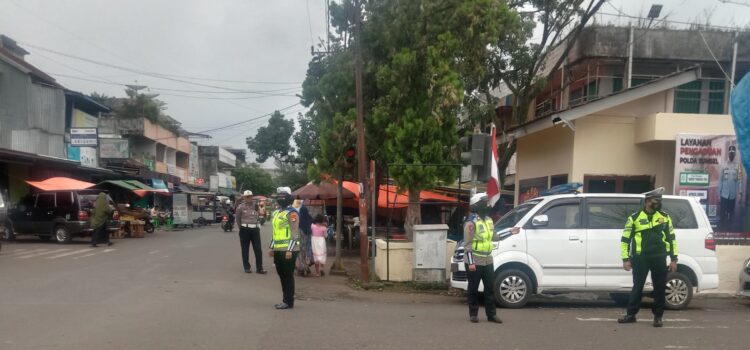 Jajaran Satlantas Polres Pagaralam saat melakukan giat pengaturan jalan