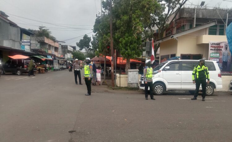 Jajaran Satlantas Polres Pagaralam saat melakukan giat pengaturan jalan