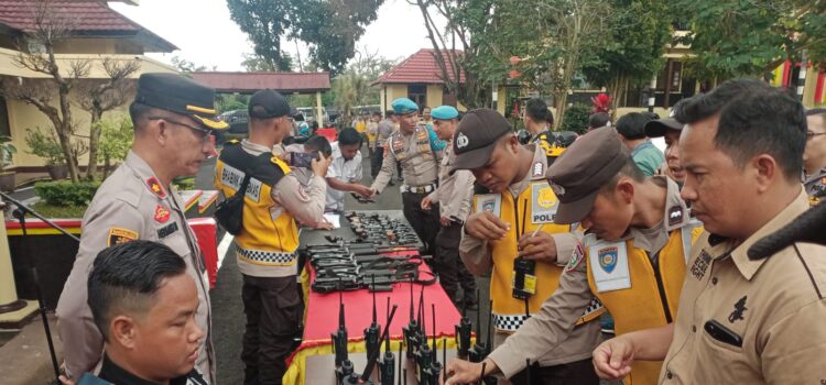 Polres Pagaralam Polda Sumsel menggelar pengecekan kendaraan bermotor, senjat api (senpi) dan alat komunikasi dinas jelang pengamanan nataru