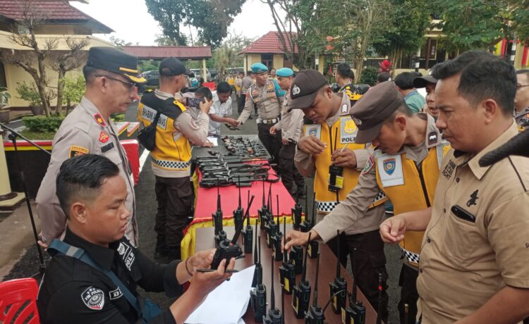 Polres Pagaralam Polda Sumsel menggelar pengecekan kendaraan bermotor, senjat api (senpi) dan alat komunikasi dinas jelang pengamanan nataru