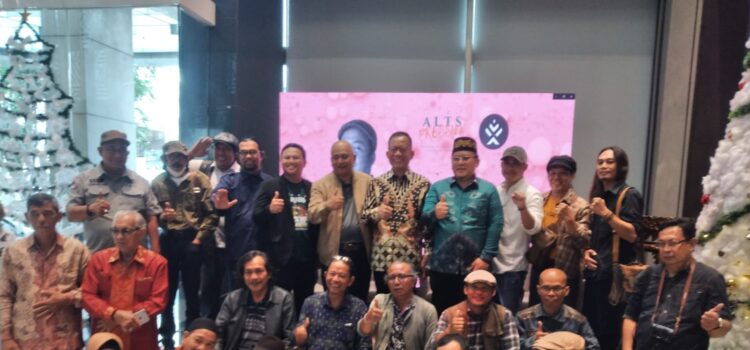 Menyambut Tahun Baru 2023, Komunitas Budaya Batanghari Sembilan (Kobar Sembilan) bersama Hotel The ALTS Palembang menggelar “Sepekan Munggah Seni” dalam rangka menyambut Tahun Baru 2023. Pembukaan acara di lobby The Alts Hotel, Sabtu (24/12)