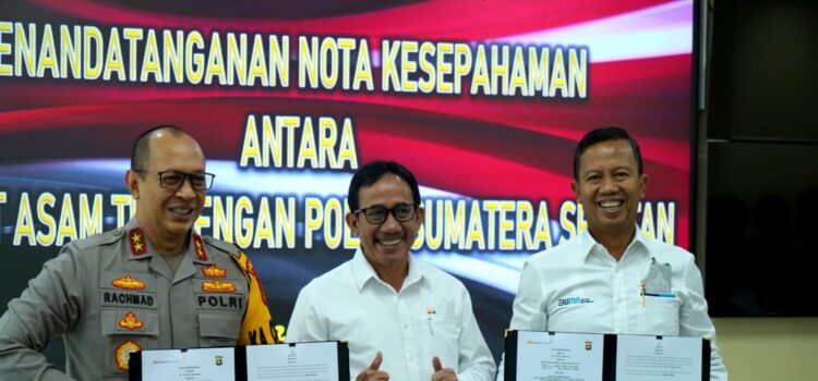 Penandatanganan Nota Kesepahaman (MoU) terkait Bantuan Pengamanan Pada Objek Vital Nasional di PT Bukit Asam Tbk Sumatera Selatan, Senin (26/12/2022)