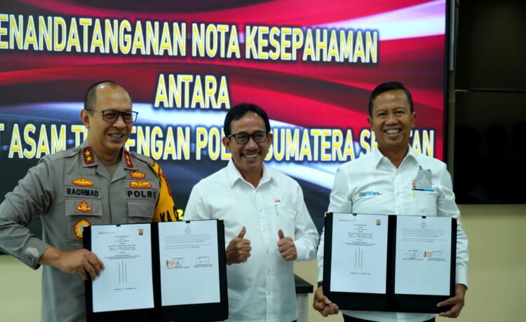 Penandatanganan Nota Kesepahaman (MoU) terkait Bantuan Pengamanan Pada Objek Vital Nasional di PT Bukit Asam Tbk Sumatera Selatan, Senin (26/12/2022)