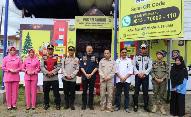 Wali Kota Palembang, Alpian Maskoni bersama Kapolres, Ketua Pengadilan Negeri dan jajaran Pemkot saat meninjau posko pengamanan nataru di Pagaralam