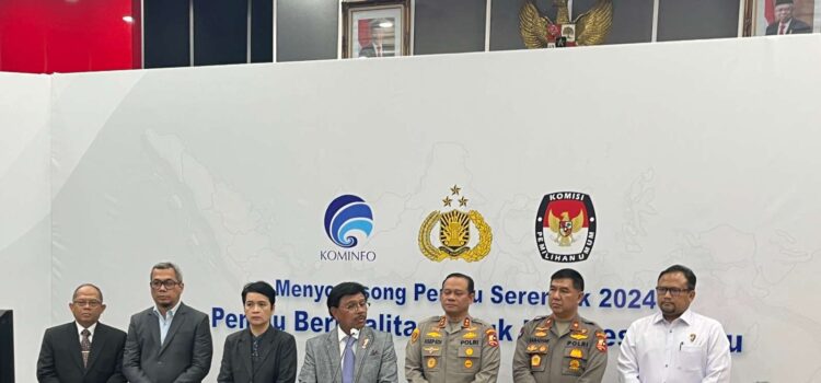 Menteri Komunikasi dan Informatika Johnny G Plate  saat konferensi pers bersama Polri terkait Pemilu Serentak 2024 di Media Center Kemenkominfo, Jakarta, Rabu (4/1/2023)