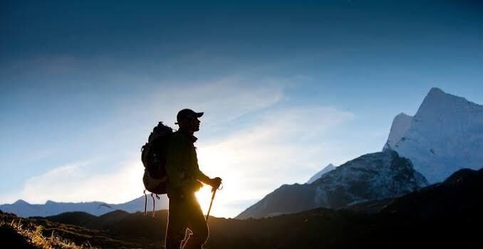 lustrasi mendaki gunung. (Foto: istimewa)