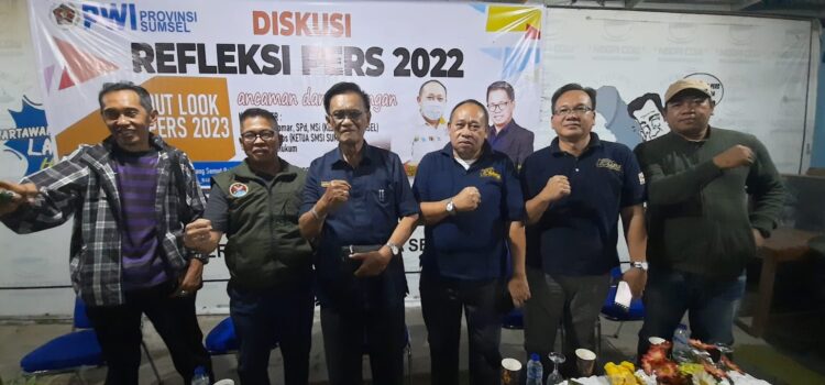 Diskusi Refleksi Akhir Tahun, Sabtu (31/12/2022) malam di sekretariat PWI Sumsel