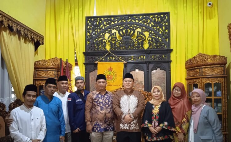 Jajaran pengurus Forum Komunikasi Rumah Tahfiz Darussalam Kota Palembang (FKRTD) Kota Palembang bersilaturahmi ke Istana Adat Kesultanan Palembang Darussalam KPD), Kamis (12/1/2023)