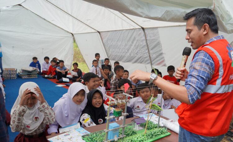 program PLN Mengajar di salah satu sekolah dasar di Kabupaten Cianjur