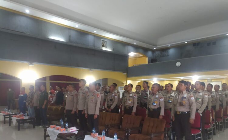 Puluhan anggota satuan tenaga pengamanan mengikuti kegiatan Security Awareness yang di laksanakan di Gedung Arsendora