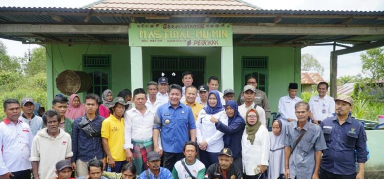 Gubernur Sumatera Selatan bersama dengan General Manager UID S2JB melakukan survey lokasi bersama menuju salah satu lokasi dusun yang belum berlistrik yaitu Dusun Saluran Desa Kenten Laut Kabupaten Banyuasin, Rabu (15/2/2023)