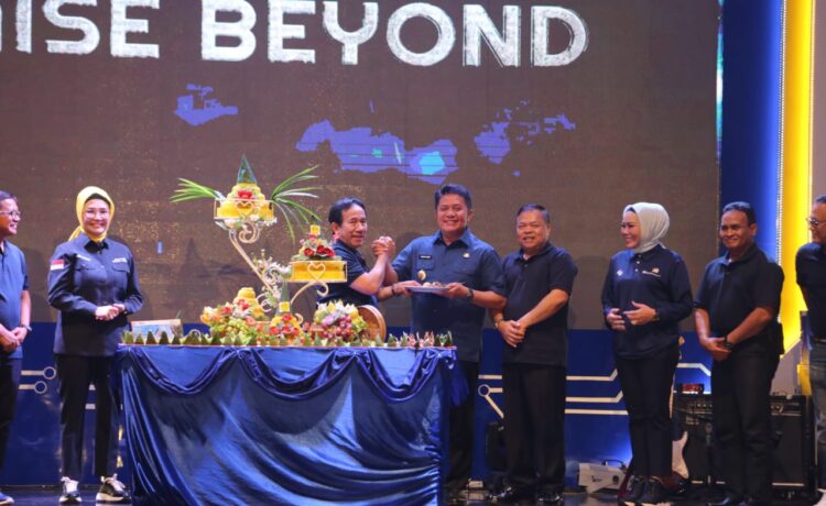 Gubernur Herman Deru saat menghadiri acara puncak perayaan HUT PT BA ke-42 Tahun di Gedung Serba Guna PT BA Tanjung Enim, Kamis (2/3) siang