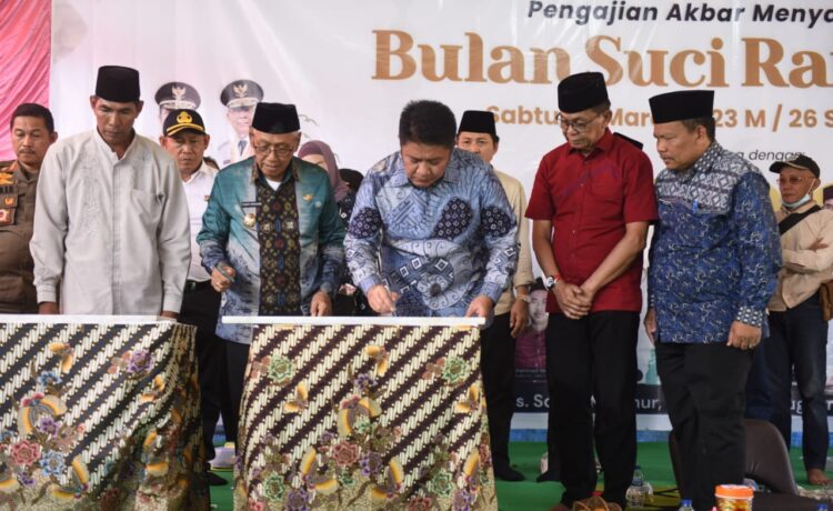 Gubernur Sumsel H Herman Deru saat kunjungan ke Pondok Pesantren Daru Ubaidil Akmal di Desa Songo Makmur Kecamatan Selat Penuguan Kabupaten Banyuasin