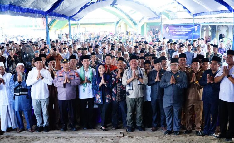 Gubernur Sumsel H Herman Deru saat menghadiri Peringatan Isra Mi'raj Nabi Muhammad SAW dalam rangka Menyambut Bulan Suci Ramadhan 1444 H di Desa Kutapandan Kecamatan Lempuing, Rabu (15/3)