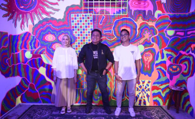 Gubernur Sumsel H Herman Deru saat Grand Opening Utopia Collaboration Space, yang berada di Kawasan Lumban Tirta, Minggu (19/3) malam