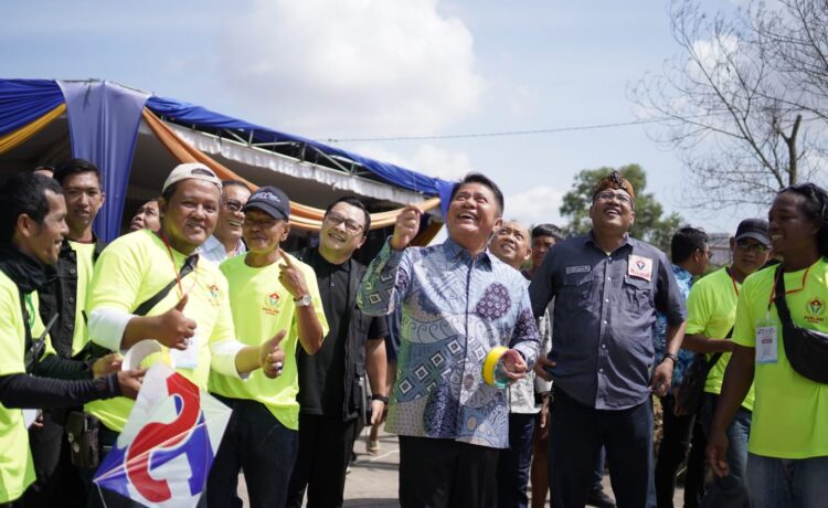 Gubernur Sumsel Herman Deru ketika membuka Lomba Layangan Aduan yang digelar oleh DPD (Persatuan Layangan Aduan Seluruh Indonesia) Perlasi Sumsel