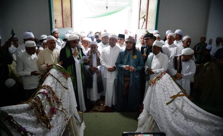 Gubernur Sumsel H HErman Deru saat menghadiri puncak acara Ziarah Kubra Ulama dan Auliya Palembang Darussalam 1444 H, Minggu (12/3)