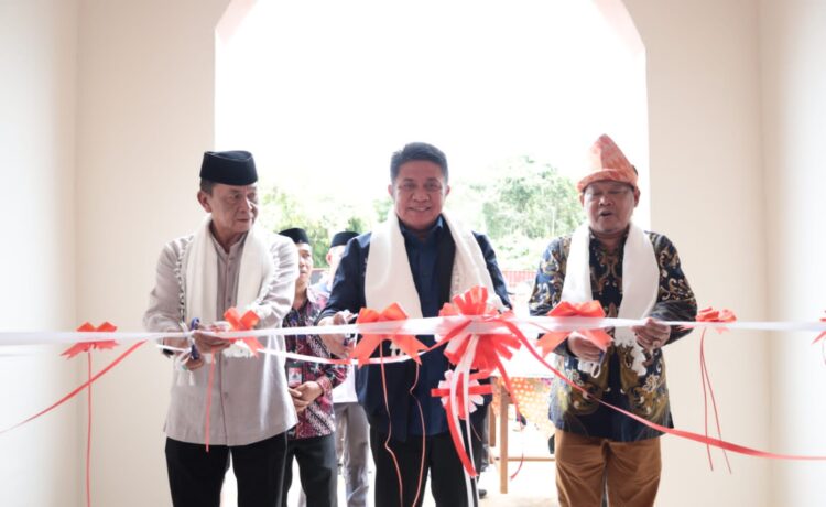 Gubernur Herman Deru kembali meresmikan masjid dan Islamic Center As-Salam Raudhotul Qur'an Azzam di Desa Sako Kecamatan Rambutan, Kabupaten Banyuasin, Kamis (2/3)