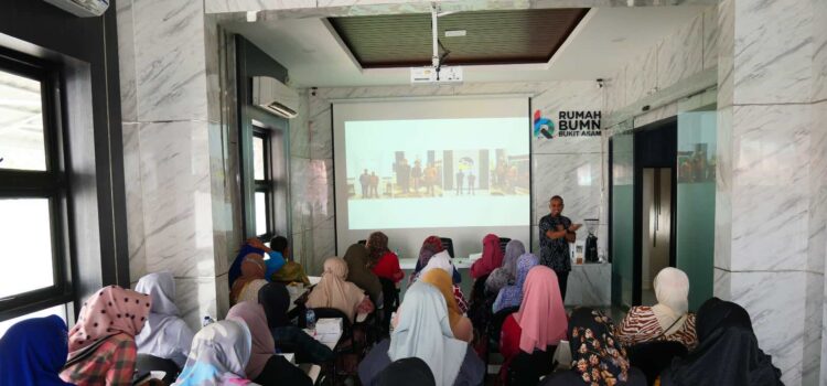 Rumah BUMN Bukit Asam Muara Enim menggelar Leadership Training dan Motivasi untuk 38 orang dari 12 kelompok SIBA Batik Kujur.