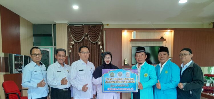 Pengurus LPPTKA DPW BKPRMI Sumsel usai audiensi dengan Kabid Pendidikan Agama dan Keagamaan Islam (PAKIS) Kanwil Kemenag Provinsi Sumsel, Hj Evi Zurfiana Azom SE MPdI