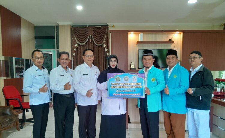 Pengurus LPPTKA DPW BKPRMI Sumsel usai audiensi dengan Kabid Pendidikan Agama dan Keagamaan Islam (PAKIS) Kanwil Kemenag Provinsi Sumsel, Hj Evi Zurfiana Azom SE MPdI