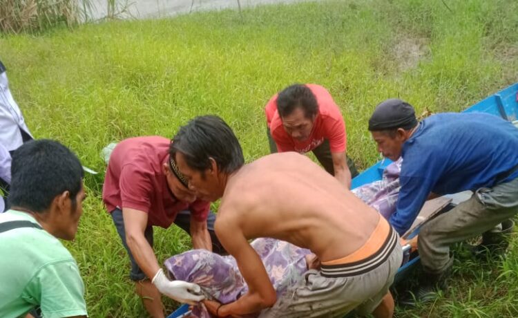  Banjir bandang yang melanda sejumlah wilayah di Kabupaten Lahat, Sumsel, menghanyutkan sejumlah rumah dan memutus akses lintas kabupaten menuju Kota Pagar Alam